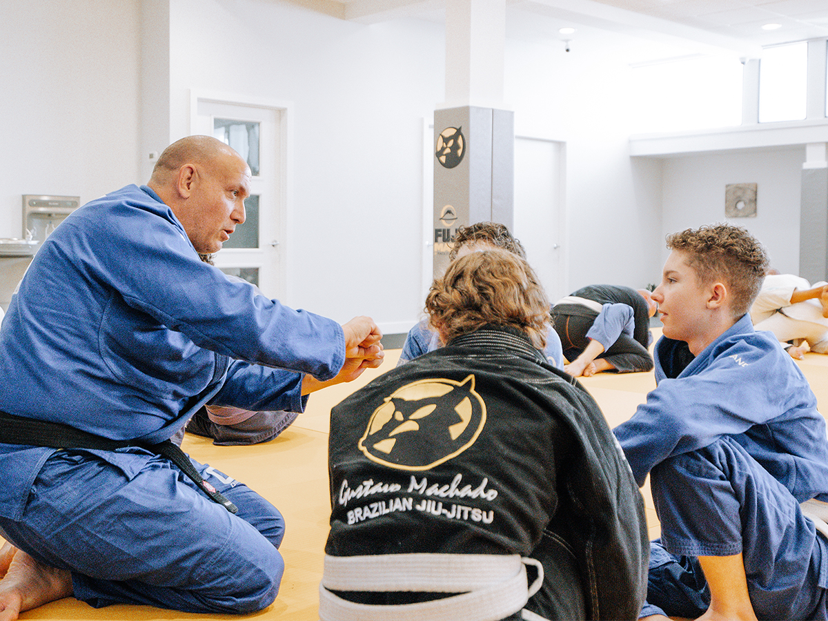 Instructor giving pupils advice on technniques